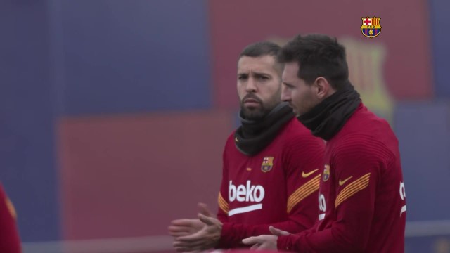 Месси и его товарищи по команде «Барселона» почтили память Марадоны минутой молчания перед тренировкой
