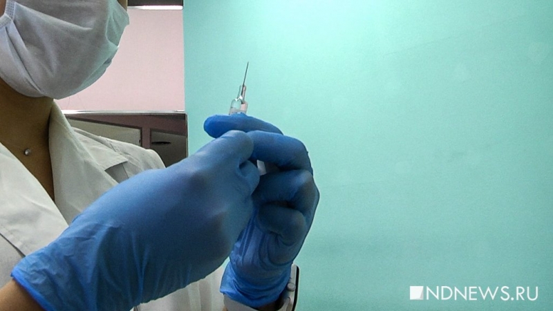 Американского медработника госпитализировали после прививки от коронавируса