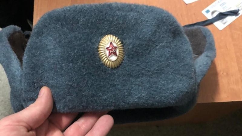 «До пяти лет»: во Львове бросили в СИЗО киевлянина за советскую кокарду на ушанке