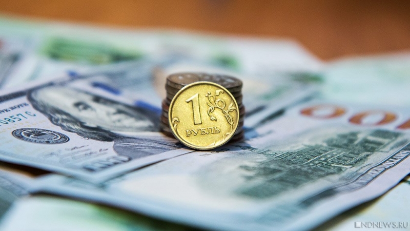 «Риски начнут нарастать к февралю»: России угрожает новая девальвация рубля
