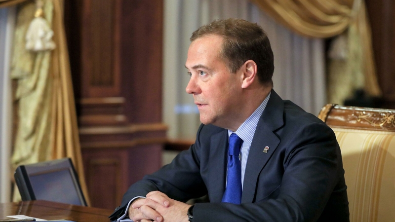 Медведев: недопустимо вывозить строймусор на несанкционированные свалки