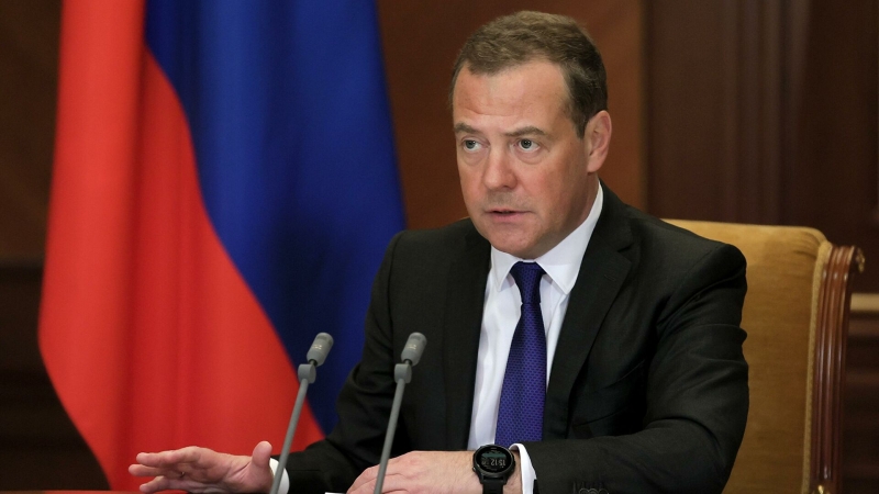 Медведев: стройконтроль можно отнести к лицензируемой деятельности 