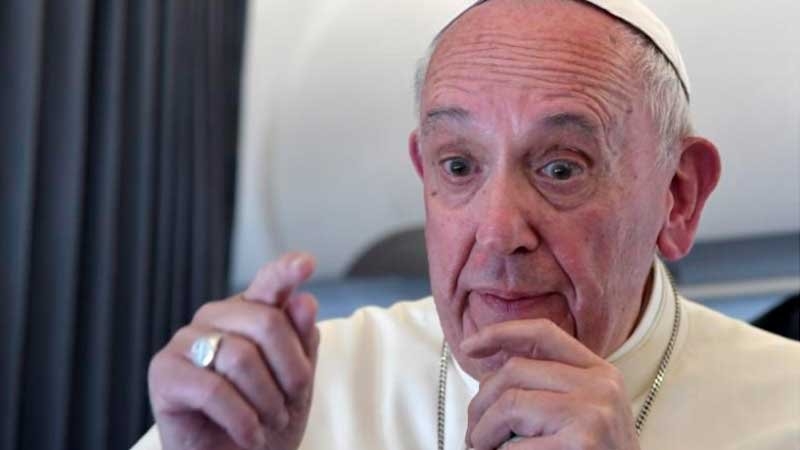 Папа Римский Франциск и его предшественник привились от коронавируса