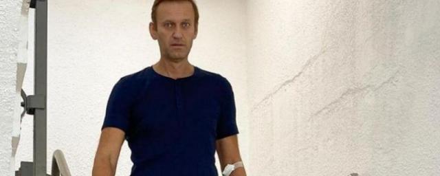 Перед прилетом Навального во Внуково заметили автозак
