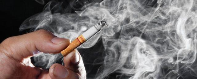 За курение на территории вузов и больниц будут наказывать в России
