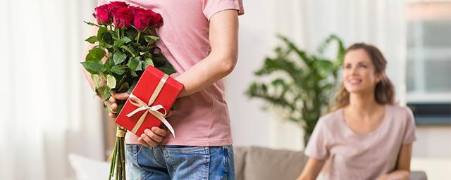 Россияне рассказали о желанных подарках на День влюбленных
