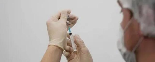 В России зарегистрирована третья вакцина от коронавируса «КовиВак»