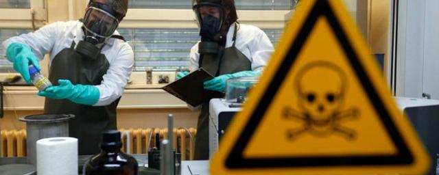 Большинство россиян считают коронавирус формой биологического оружия