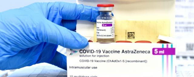 Ученые установили связь вакцины AstraZeneca с появлением тромбов