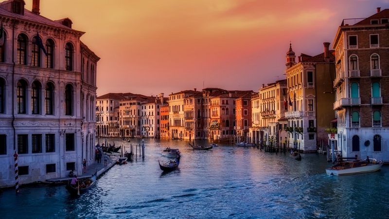 В Венеции засуха – вода ушла из каналов на полметра