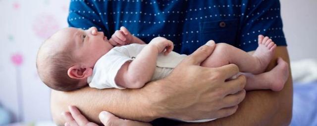 Депутат Госдумы предложил предоставить отцам дополнительный отпуск по случаю рождения ребенка