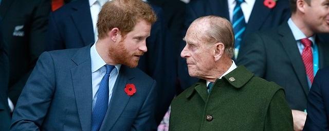 Принц Гарри возвращается в Лондон после новости о смерти деда — Видео