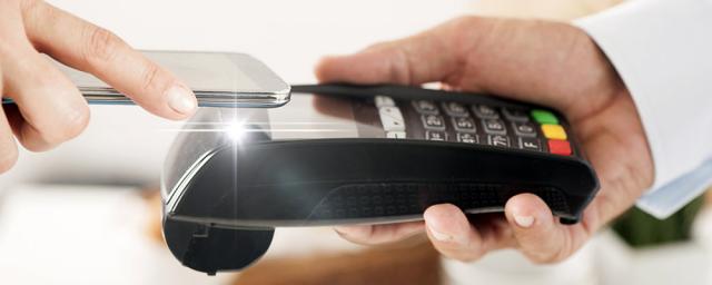 Эксперты рассказали об опасности платежей с телефоном в руках