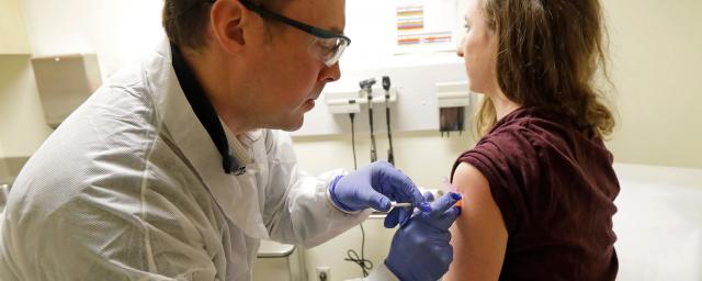 ВОЗ: До $45 млрд потребуется на вакцинацию от коронавируса в мире в 2022 году