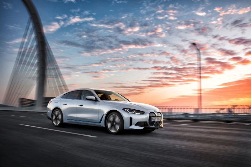 BMW раскрыла подробности электрокара i4: две комплектации, запас хода до 590 км, поддержка быстрой зарядки, 5G и ценник от $55 400