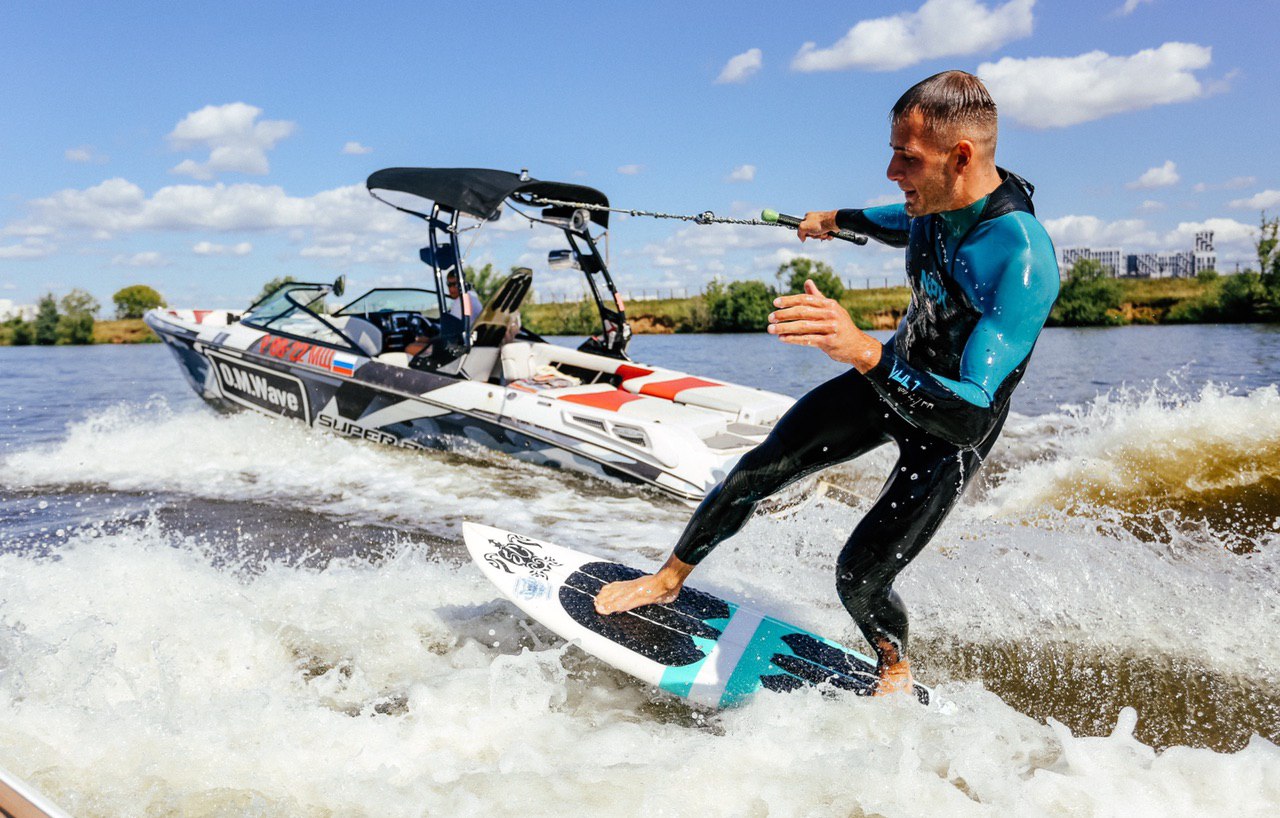 Вейксерф. Вейкбординг вейксерфинг. Wakesurf Строгино. Вейксерф в Москве. Вейксерфинг в Москве.