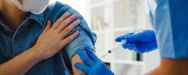 Врач-иммунолог Болибок: Ударную дозу антител к ковиду дает повторная вакцинация