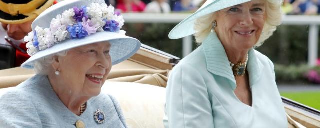 Елизавета II пожелала жене принца Чарльза получить титул королевы-консорта