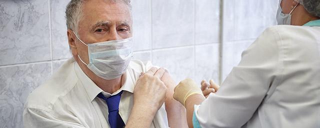 Вакцинировавшийся восемь раз Жириновский госпитализирован с двусторонней пневмонией