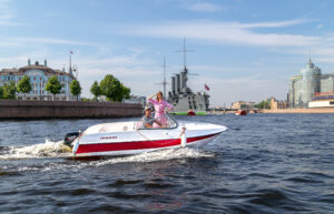 Активный отдых в Санкт-Петербурге: аренда катера