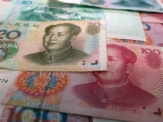 Россиянам посоветовали покупать юани