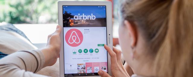 Airbnb убрал возможность бронирования для российских и белорусских пользователей