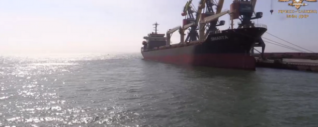 В порту Мариуполя эвакуировали 47 моряков с заблокированных кораблей