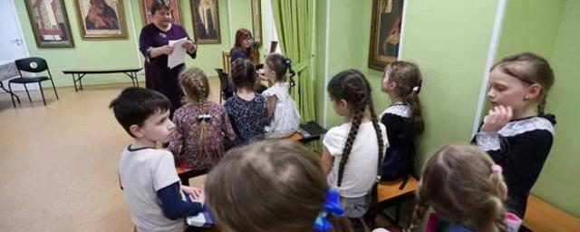 В России с 1 сентября в школах будут исполнять российский гимн в начале каждой учебной недели