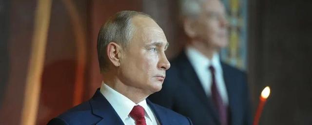 Владимир Путин посетил пасхальную службу в московском храме Христа Спасителя