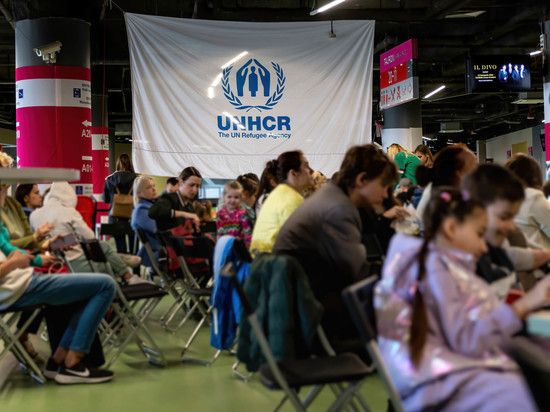 От билетов до выплат: Польша лишила украинских беженцев льгот