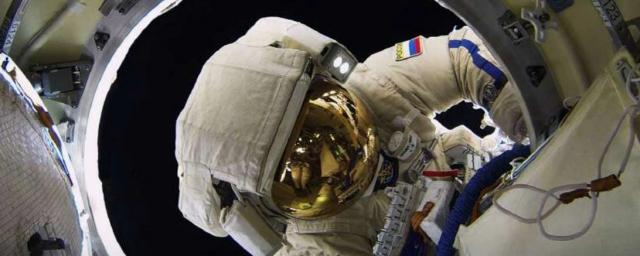 Российские космонавты Артемьев и Матвеев досрочно завершили выход в открытый космос