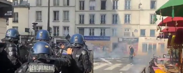 Полиция применила слезоточивый газ на акции протеста в Париже