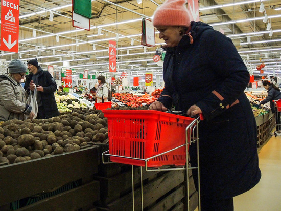 С весны четверть россиян начали экономить на еде