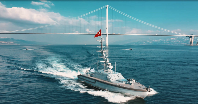 Турция представила беспилотный катер MIR с ракетами Roketsan для противодействия подводным лодкам