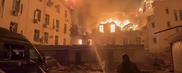 Здание управления железными дорогами в Донецке загорелось после обстрела ВСУ
