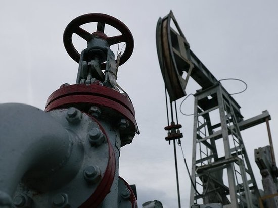 Как введение с 5 декабря нефтяного потолка повлияет на рубль: эксперты дали прогноз