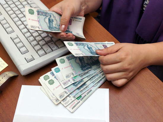 «Деньги лучше иметь при себе»: россияне стали активнее обзаводиться наличностью