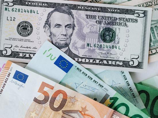 Курсы доллара и евро выросли