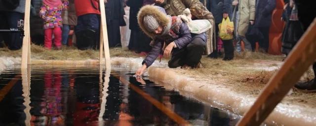 Ученые МЧС: Крещенские купания в России будут более рискованными из-за ослабшего льда
