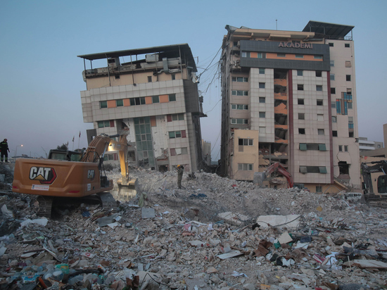 Вплоть до геодезистов: в Турции идут массовые аресты строителей рухнувшего жилья