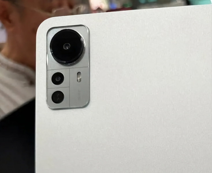 Xiaomi Pad 6 появился на живых фотографиях с дизайном камеры, как у Xiaomi 12