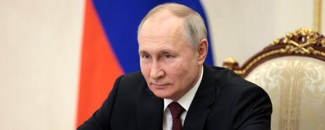 Президент России Владимир Путин поручил повысить МРОТ на 10% с 2024 года