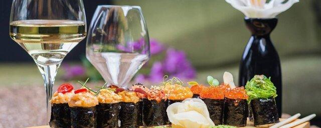 Роскачество: суши и роллы лучше запивать игристым вином