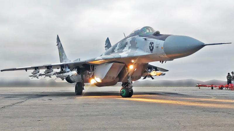 США хотят вооружить украинские истребители МиГ-29 американскими управляемыми ракетами AIM-120 AMRAAM стоимостью более $1 млн