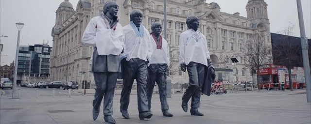 Британцы в Twitter возмутились надругательством украинцев над памятником The Beatles