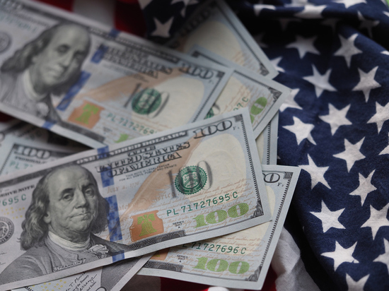  «Доллар рухнет»: финансовые аналитики обнародовали три сценария краха американской валюты
