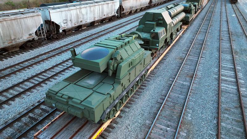 Российские «зенитно-ракетные комплексы» С-300 и «Тор-М1» неожиданно оказались на железной дороге в Огайо
