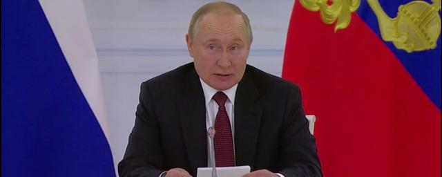 Владимир Путин пообещал россиянам рост зарплат на 3-5% в 2023 году
