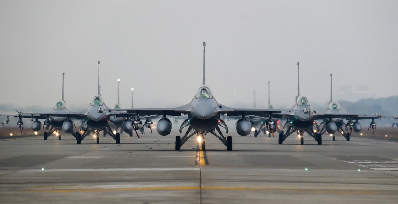 Тайвань вооружил истребители F-16V Fighting Falcon ракетами AIM-9X Sidewinder и AIM-120 AMRAAM на фоне китайской угрозы