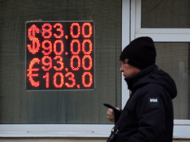 Экономист Николаев объяснил стремительное падение рубля и дал прогноз курса валют